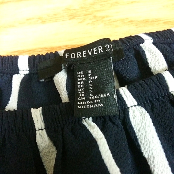 Forever 21 Romper Off Shoulder Like New - Picture 6 of 7